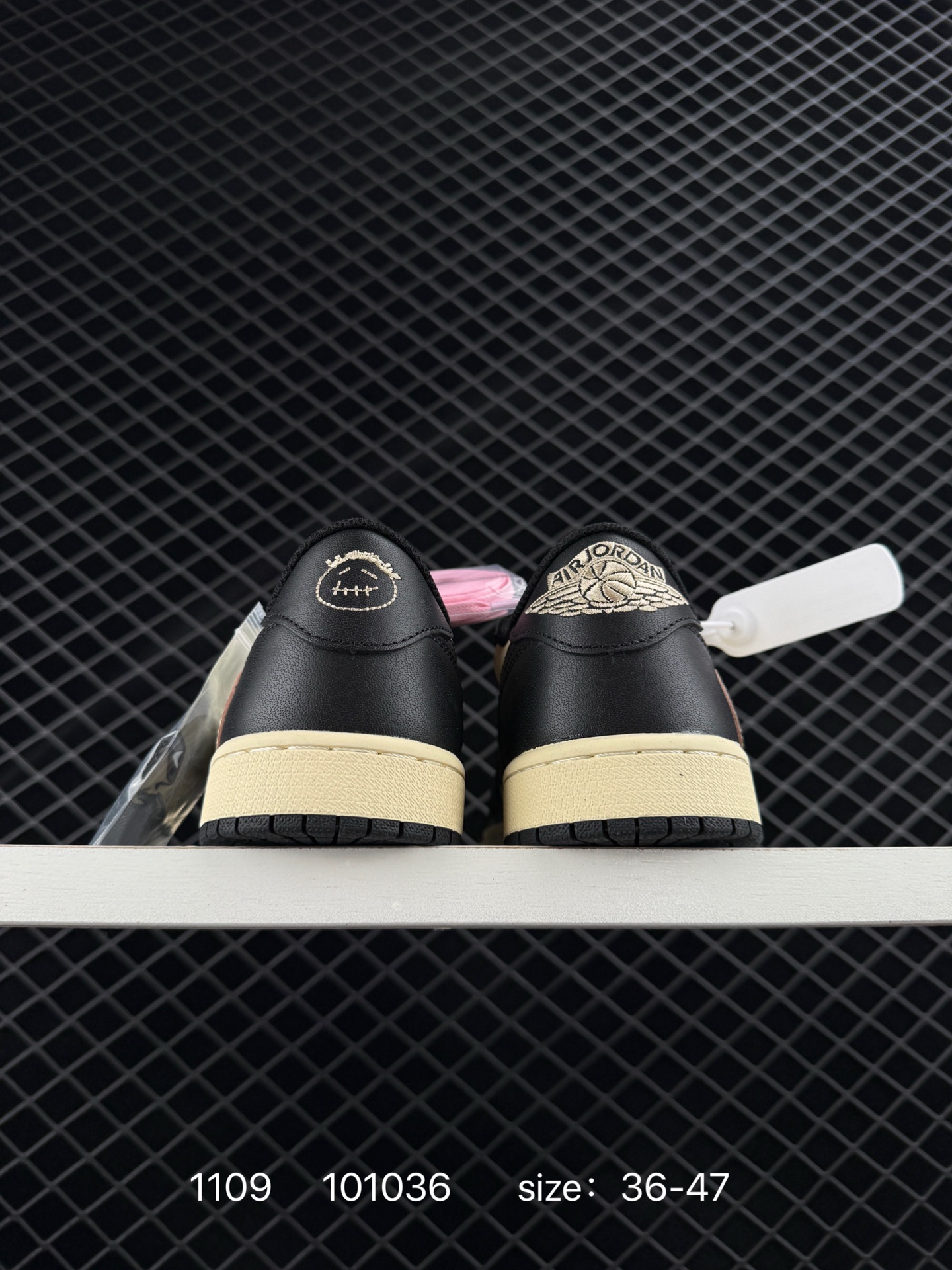 Travis Scott x Air Jordan 1 ” Reverse Mocha “